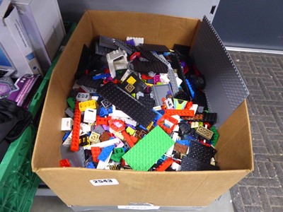 Lot 2543 - Box containing various Lego pieces