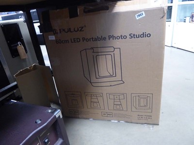 Lot 2652 - Poluz 60cm LEd portable photo studio