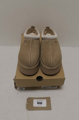 Lot 1690 - Ugg W Tazz size UK6 (boxed)