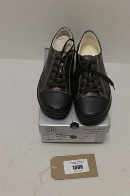 Lot 1698 - Christian Dietz Pure wellness trainers size...