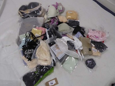 Lot 1736 - Selection of mixed underwear