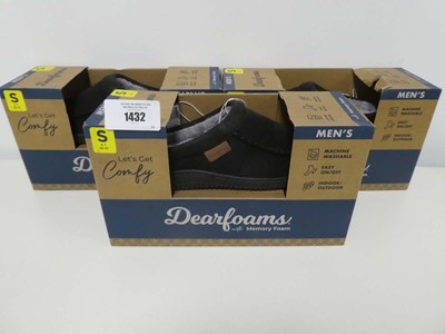 Lot 1432 - 3 boxed pairs of men's Dearfoams memory foam...