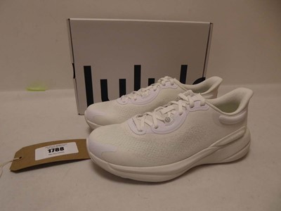 Lot 1788 - Lululemon workout low trainers size UK6.5 (boxed)