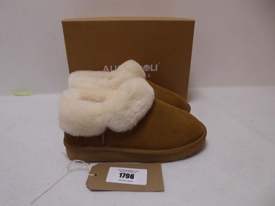 Lot 1796 - Auswooli chestnut boots size UK 6 (boxed)