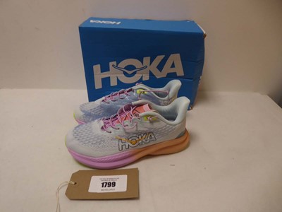 Lot 1799 - Hoka Y Mach trainers size UK4 (boxed)