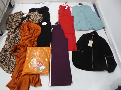 Lot 1755 - Selection of clothing to include Oodie, Wyse,...