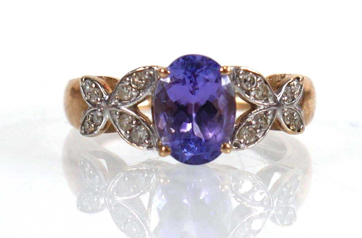 Lot 772 - A 9ct yellow gold ring set oval cut tanzanite...