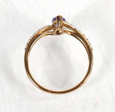 Lot 773 - A 9ct yellow gold ring set marquise cut...