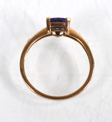 Lot 774 - A 9ct yellow gold ring set trillion cut...