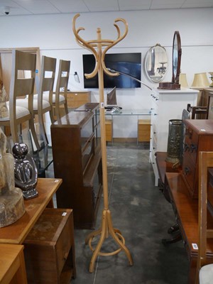 Lot 1517 - Beech free standing hat and coat stand