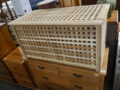 Lot 1543 - Wooden fretwork laundry basket