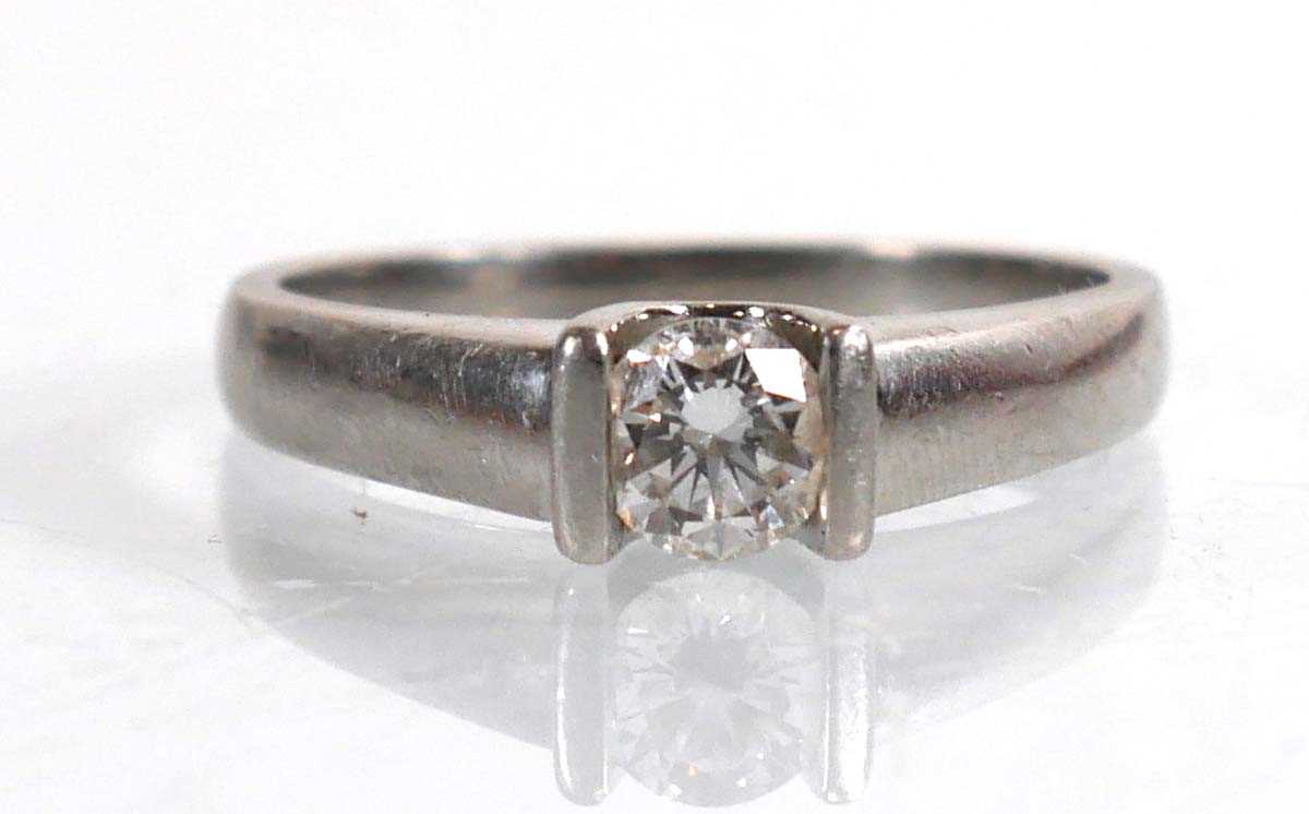 Lot 789 - A platinum ring set brilliant cut diamond in a...