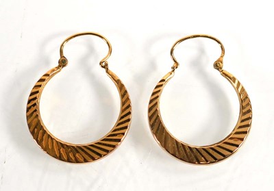 Lot 793 - A pair of 9ct yellow gold ear hoops, l. 2.9 cm,...