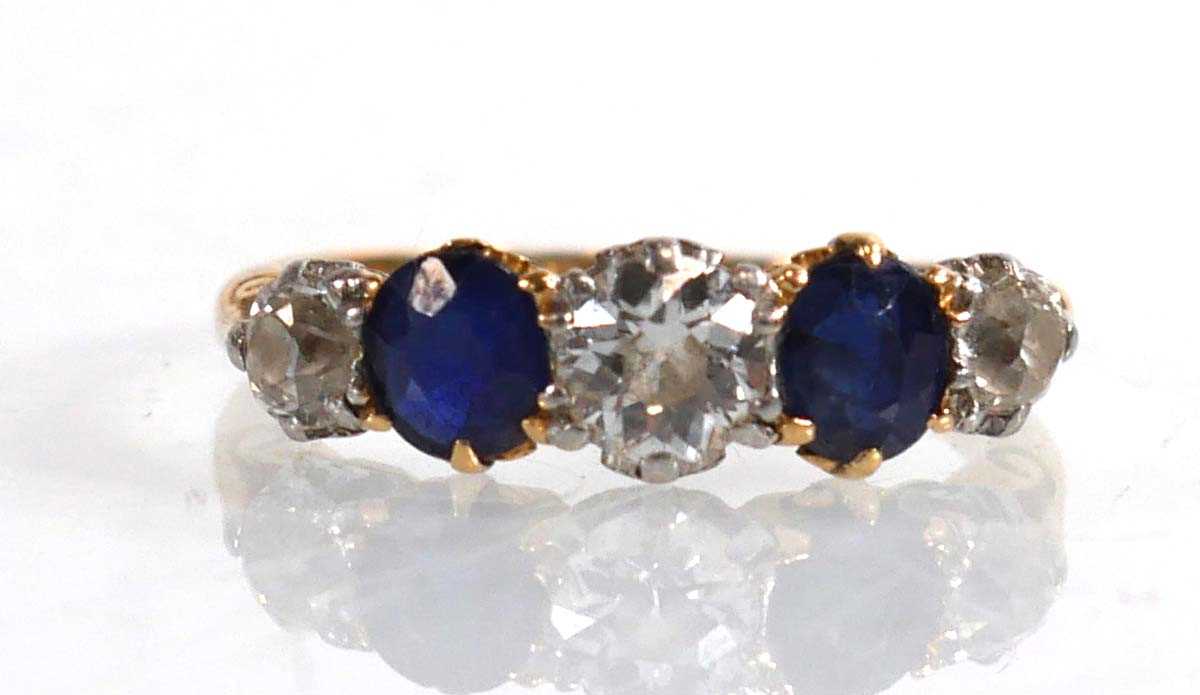 Lot 794 - An 18ct yellow gold ring set three graduated...