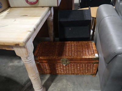 Lot 1648 - Small folding stand and wicker hamper