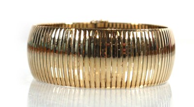 Lot 796 - A 9ct yellow gold articulated link bracelet, w....