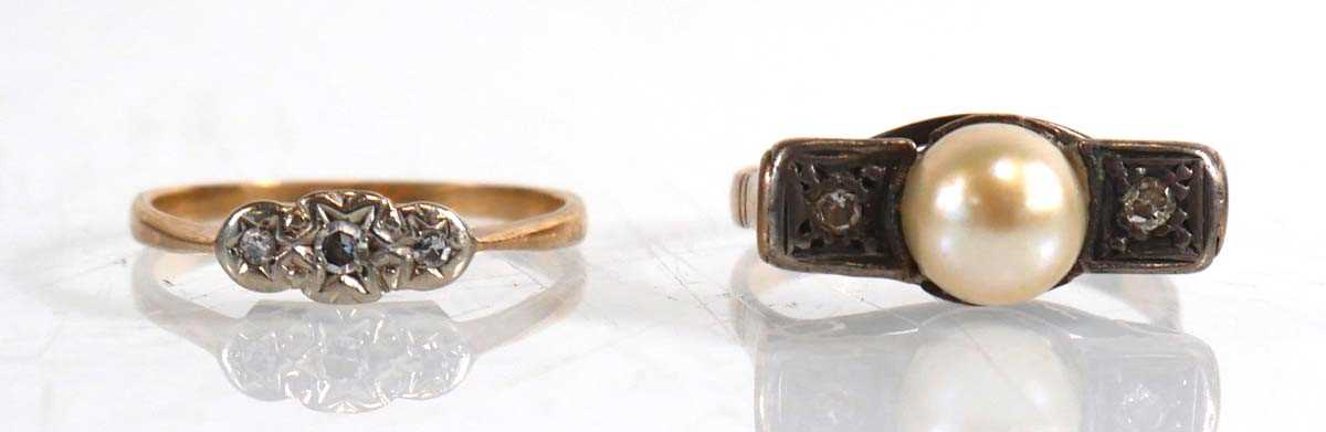 Lot 840 - A yellow metal ring set cultured pearl and two...