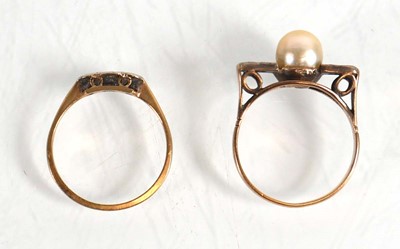 Lot 840 - A yellow metal ring set cultured pearl and two...