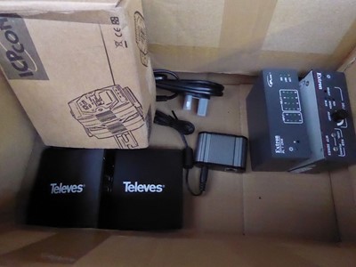 Lot 176 - Box including Somfy RTS transmitter, HDMI...