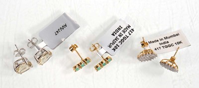 Lot 876 - A pair of 9ct yellow gold ear studs, each set...