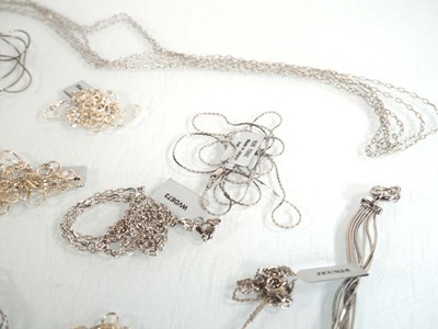 Lot 877 - A quantity of modern silver jewellery...