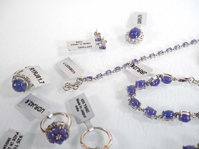 Lot 878 - A quantity of modern silver jewellery...