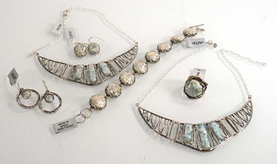 Lot 884 - A quantity of modern silver jewellery...