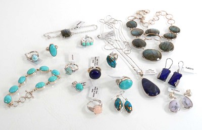 Lot 886 - A quantity of modern silver jewellery...