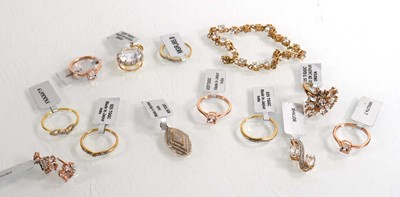 Lot 893 - A quantity of modern silver gilt jewellery...