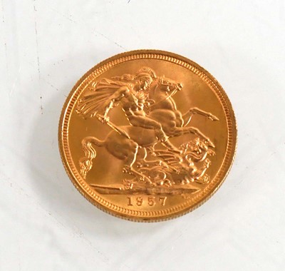 Lot 986 - A sovereign dated 1957