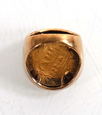 Lot 989 - A 9ct yellow gold ring set Victorian half...