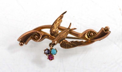 Lot 907 - An Edwardian 9ct yellow gold brooch in the...