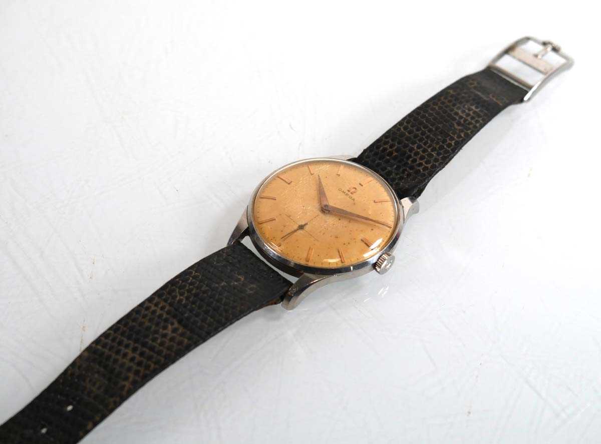 Lot 402 - A gentleman's stainless steel wristwatch by...