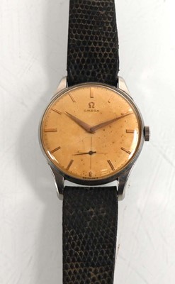 Lot 402 - A gentleman's stainless steel wristwatch by...