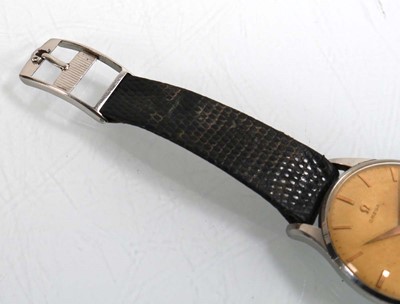 Lot 402 - A gentleman's stainless steel wristwatch by...