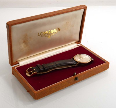 Lot 409 - A gentleman's 9ct yellow gold wristwatch by...