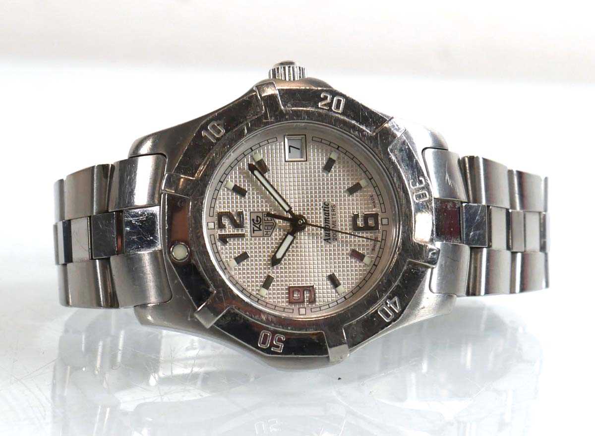 Lot 412 - A gentleman's stainless steel automatic...