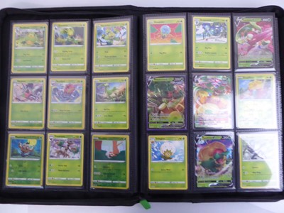 Lot Binder containing an assortment of Pokemon...