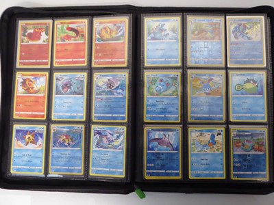 Lot Binder containing an assortment of Pokemon...