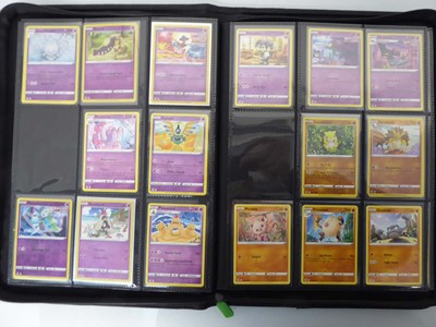 Lot Binder containing an assortment of Pokemon...