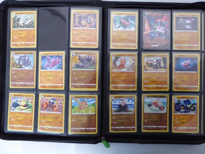 Lot Binder containing an assortment of Pokemon...