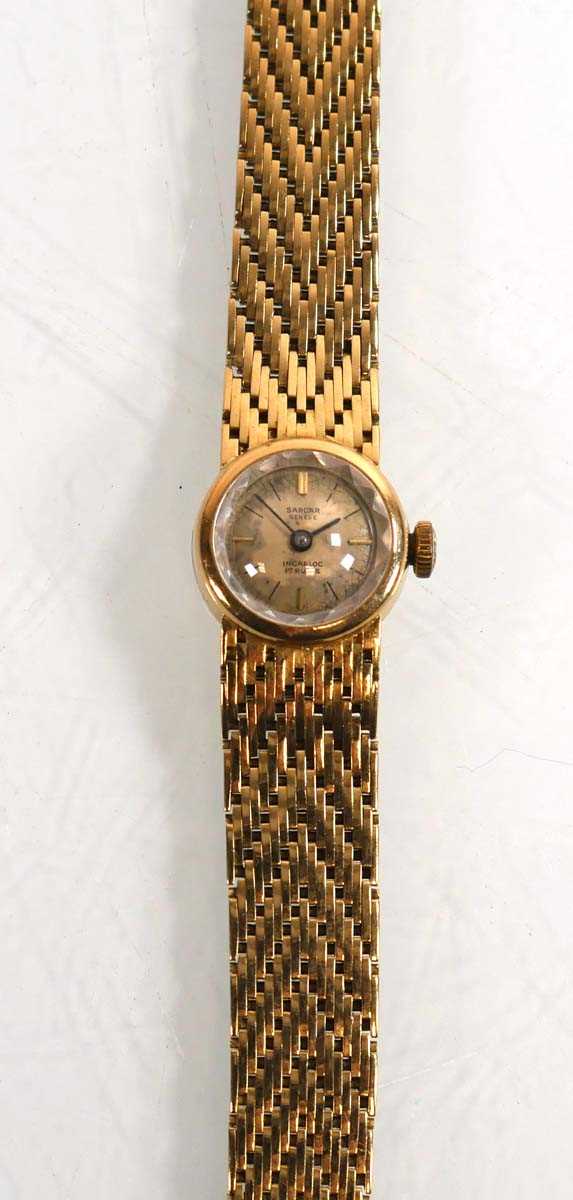 Lot 436 - A ladies 18ct yellow gold wristwatch by Sarcar,...