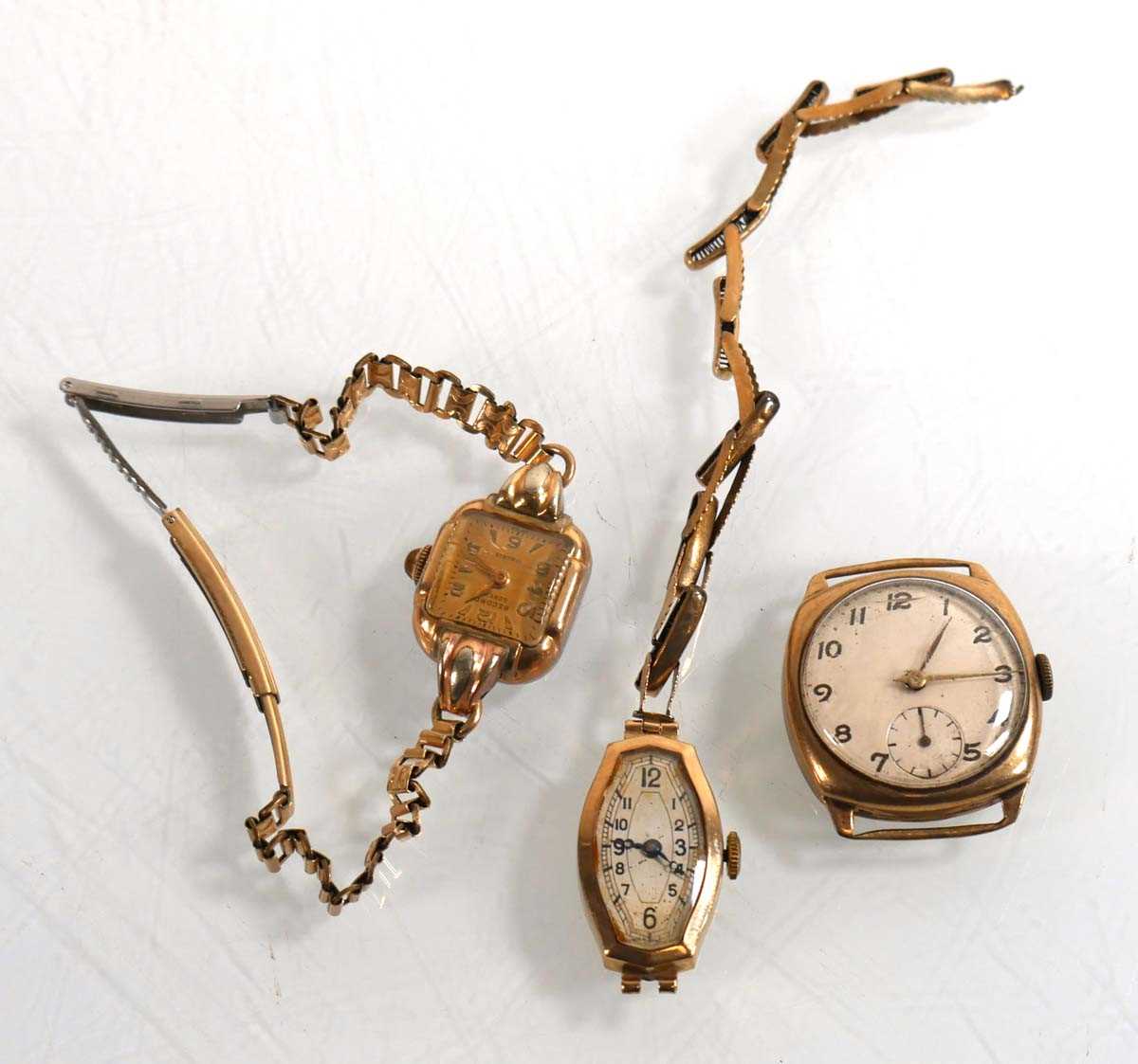 Lot 439 - A ladies 9ct yellow gold wristwatch, the...