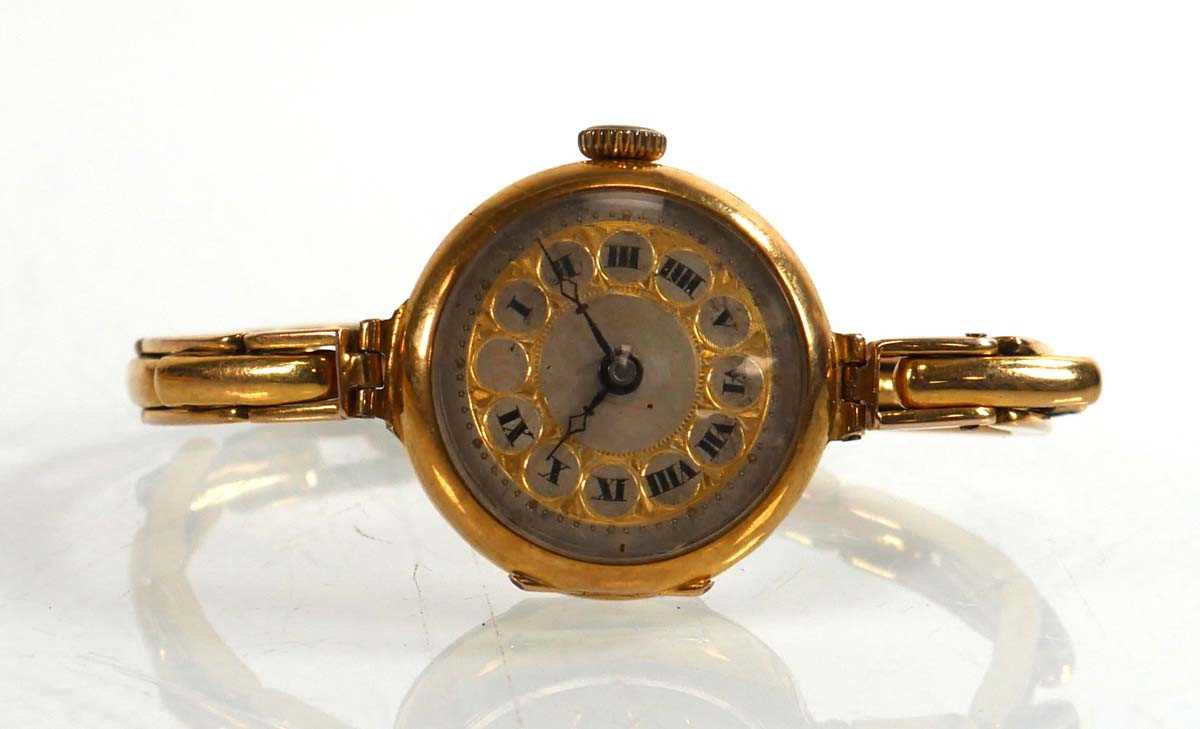 Lot 440 - A ladies 9ct yellow gold wristwatch, the...