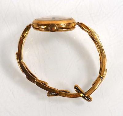 Lot 440 - A ladies 9ct yellow gold wristwatch, the...