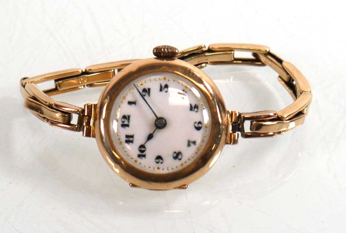 Lot 441 - A ladies 9ct yellow gold wristwatch, the...