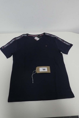 Lot 1381 - x5 men's Tommy Hilfiger t shirts.