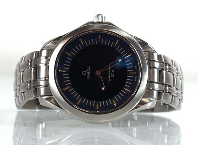 Lot 414 - A gentleman's stainless steel quartz Seamaster...