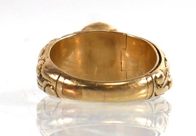 Lot 916 - A yellow metal mourning ring set oval pale...