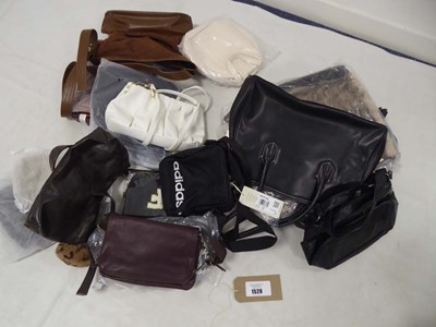 Lot 1520 - Selection of various bags